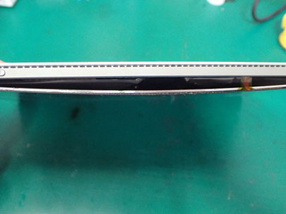 surface bookバッテリー膨張でディスプレイを浮かしている上部から見た写真