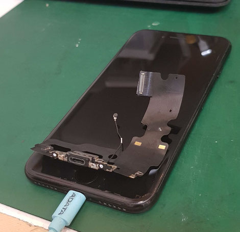iPhone 7充電口交換修理後の写真