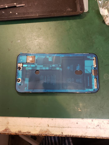iPhoneXパネルシール取付
