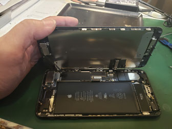 iPhone7plusの液晶パネル取り外し