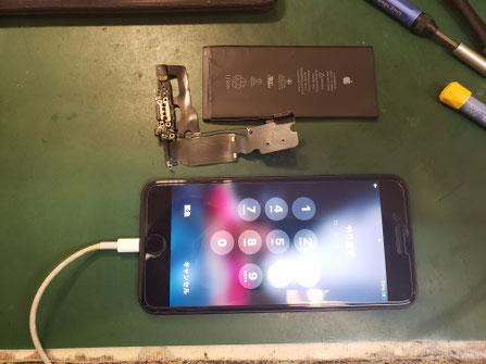 iPhone7plus充電口にバッテリー交換完了