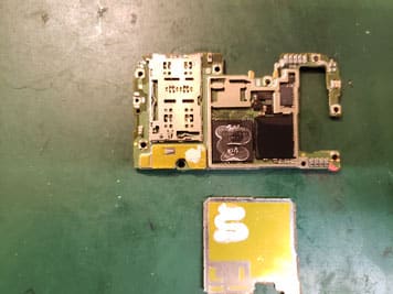 カバー類を全て取り除き、冷却グリスを新しいものに入れ直したNova3liteの基盤