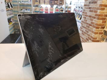 ガラス割れSurfacePRO7