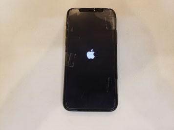 操作が出来るディスプレイを取り付けて動作を確認するiPhone11PRO