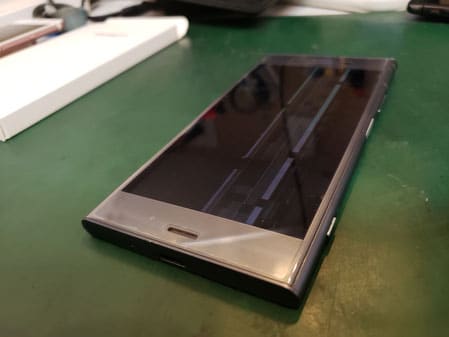 液晶不良のSONY XPERIA Xz1