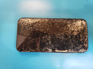 酷いクラックでもガラスは剥がれないiPhone11pro