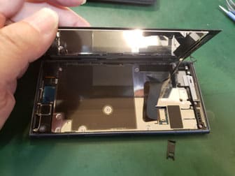 XPERIA Xz1フロントパネルの取り外し