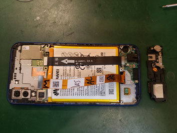 スピーカーブラケットを外したP20lite