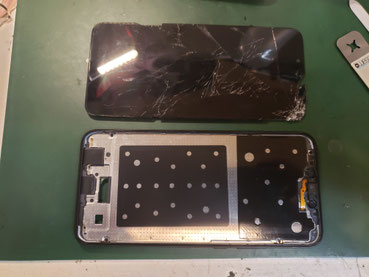 画面を取り外したNova20lite