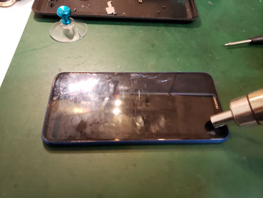 画面を取り外すP20lite