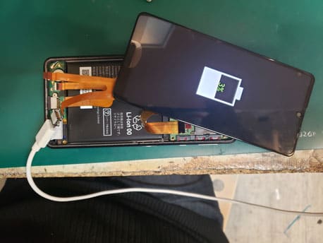 SONY XPERIA 10 IIIの画面仮付けで動作確認中