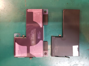 Apple純正バッテリーのバッテリーステッカーとの対比