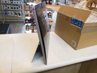 surface Pro4 バッテリー膨張で画面が浮いている surface Pro4 バッテリー膨張で画面が浮いている