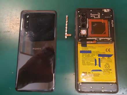 背面パネルを取り外したSamsung Galaxy S22 ultra