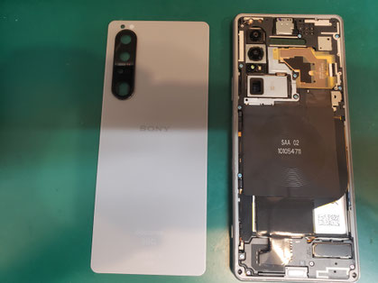 SONY XPERIA 1 Ⅲ のバックパネルを取り外した状態