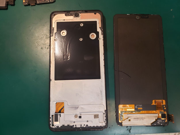ディスプレイ表示しないフロントパネルを外したXiaomi Redmi NOTE 11PRO