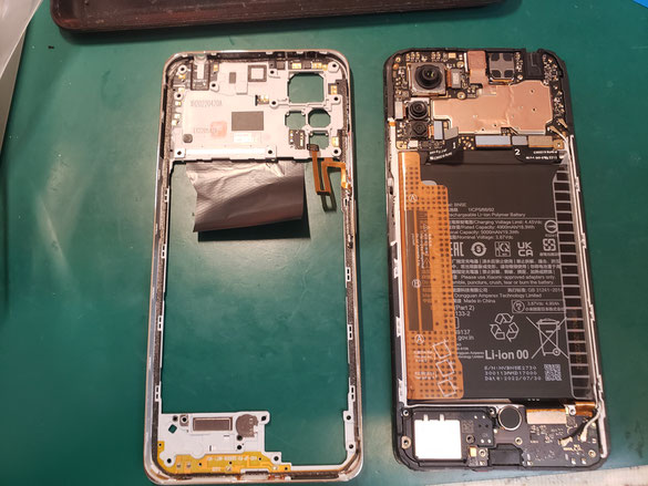 ミッドフレームを外したXiaomi Redmi Note 11 Pro