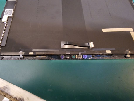 iPad Pro 12. 9 インチ第5世代のブライトネス・近接・集音マイクの取り外し