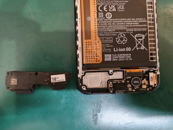 Xiaomi RedMi NOTE11スピーカーカウリングの取り外し