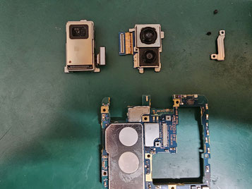 基盤からカメラを取り外したxperia5Ⅲ