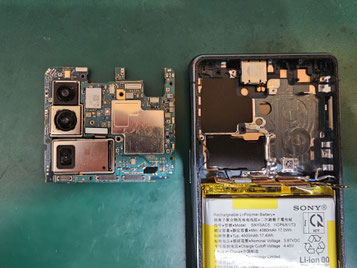 基盤を取り外したxperia5Ⅲ