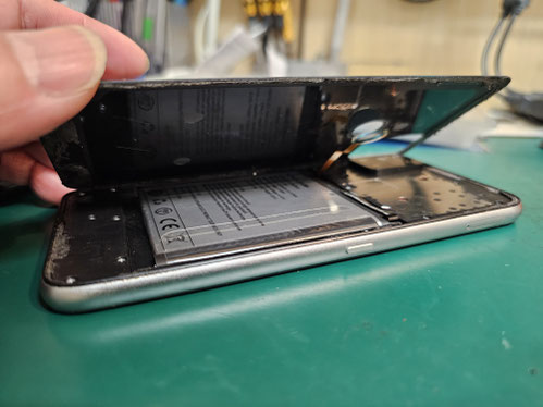 バックパネルを取り外したUMIDIGI A9 Pro