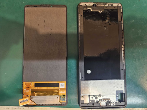 新しいディスプレイを取り付けるXperia 10Ⅳ