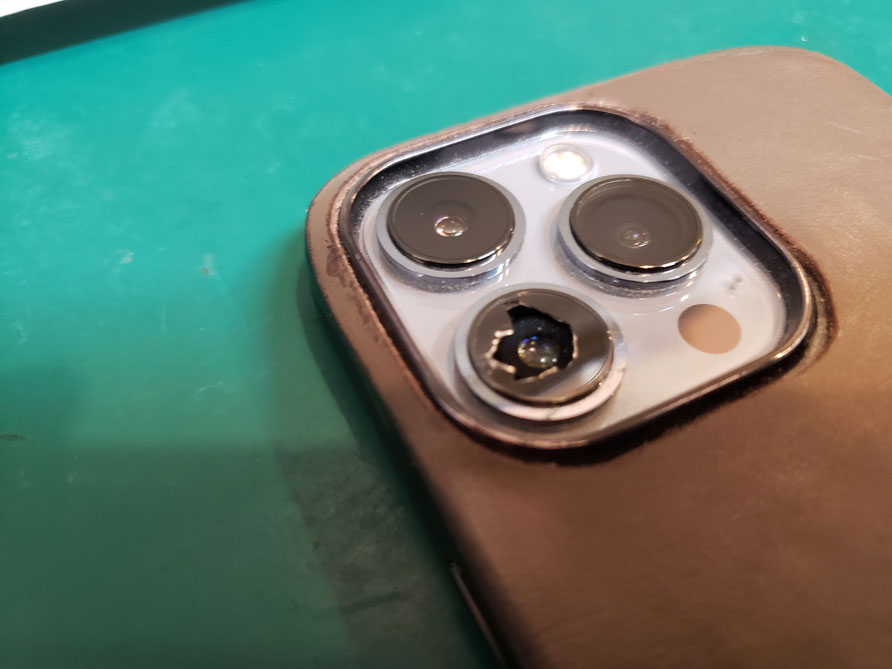 iPhoneカメラレンズ修理は格安で最短30分で完了