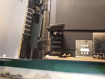 ケーブルを取り外したiPadmini5