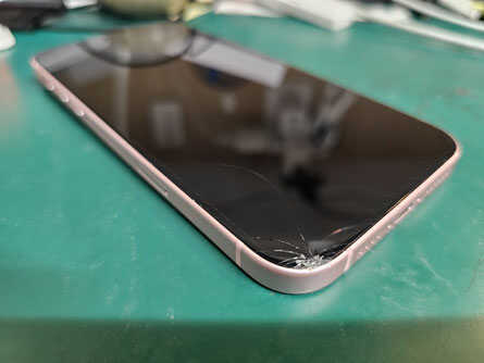 iPhone13シリーズはApple純正部品で画面修理をお勧めする理由