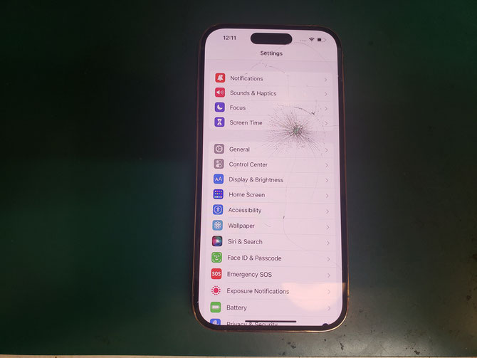 iPhone14の画面修理はApple純正部品修理の方が安い