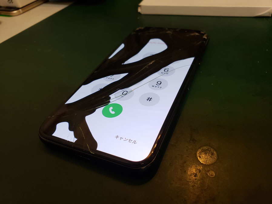 ガラスと液晶とタッチセンサー一体のiPhone修理部品