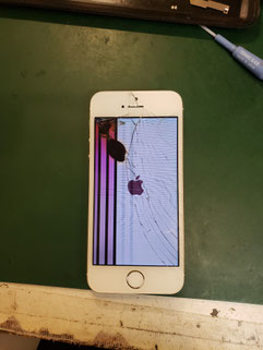 ストライプにカラーフィルター故障のiPhone8