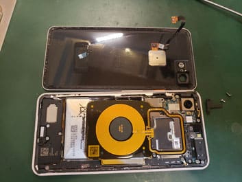 バッテリーケーブルを取り外したLenovo Tab5