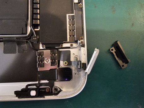 フレームに挟まったフィンガープリントを取り出したところ