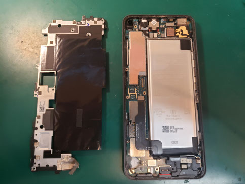 マザーボードカウリングを外したPixel 5a マザーボードカウリングを外したPixel 5a