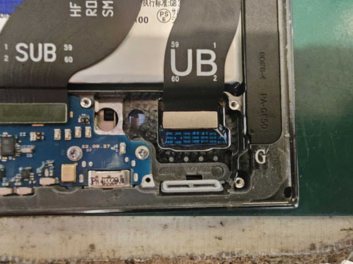 下部スピーカーを取り外したS23ultra