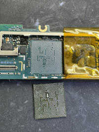 基板から実装CPUを外したGoogleスマホpixel5a