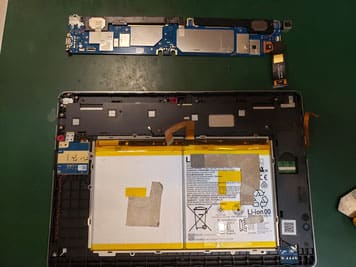 基盤を取り外したLenovo Tab5