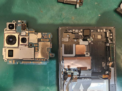 基盤を取り外したS23ultra