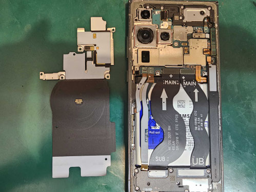 基盤カウリングを外したSamsung Galaxy s 23ultra