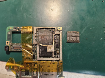 基盤修理で治具に固定してCPUを外したGoogle pixel 5a