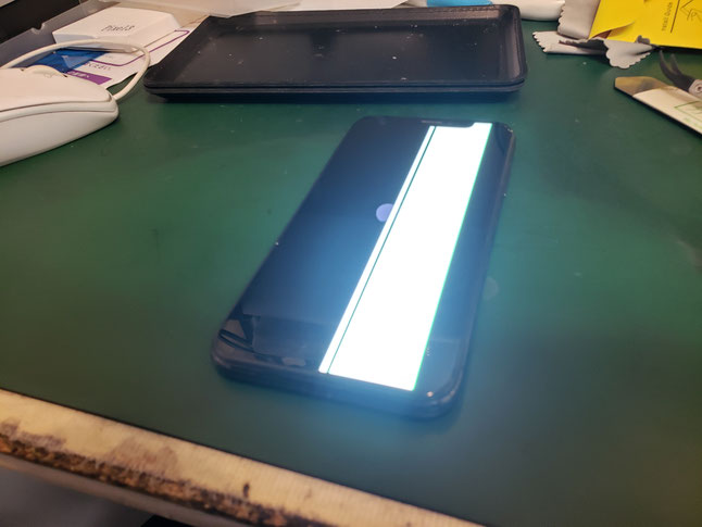 iPhone液晶破損の方は安く修理できます