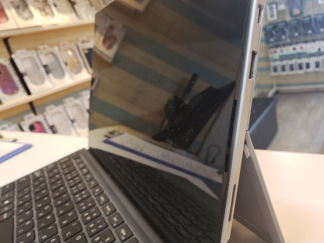 Surfaceのバッテリーが膨張すると他の故障のトリガーとなる