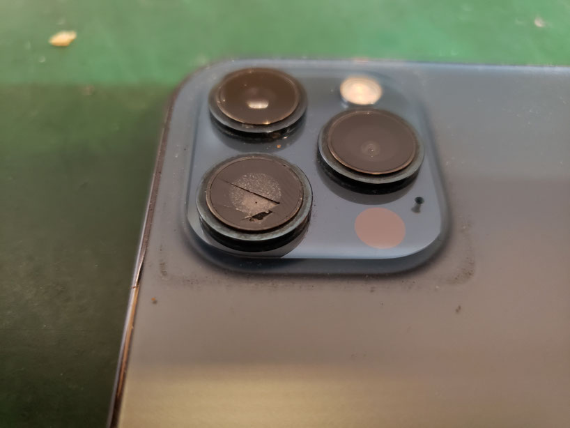 iPhoneカメラレンズ修理激増