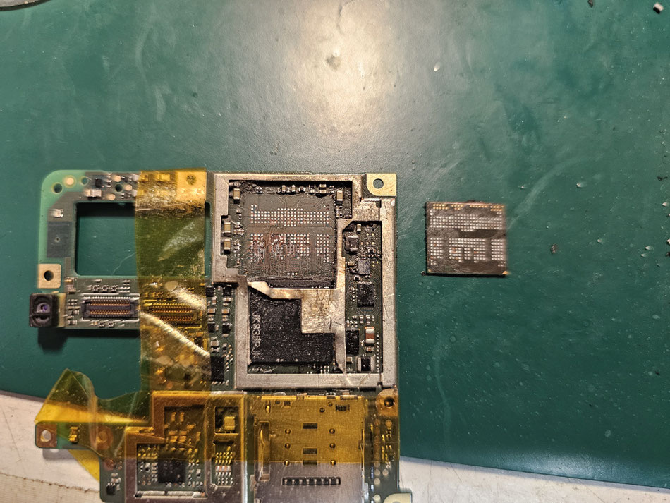 無反応のAQUOS senseを基板修理でデータ復旧しました