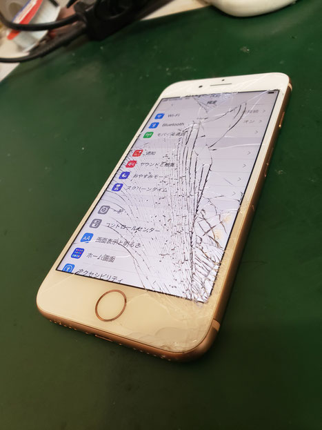 iPhone8画面割れ修理品