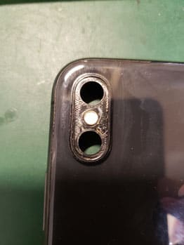 iPhone割れたカメラレンズ除去