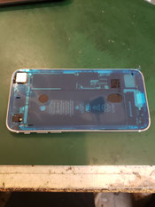 iPhoneSEフロントパネルシール取付