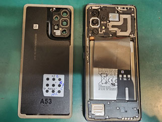 Samsung GALAXY A53のバックパネル取り外し Samsung GALAXY A53のバックパネル取り外し